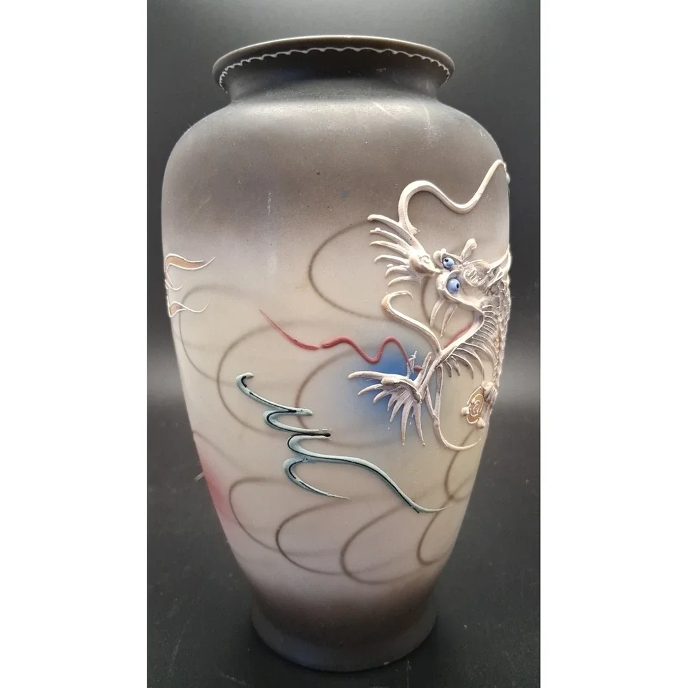 Dragon Ware Moriage Vase Color Black & White Japan